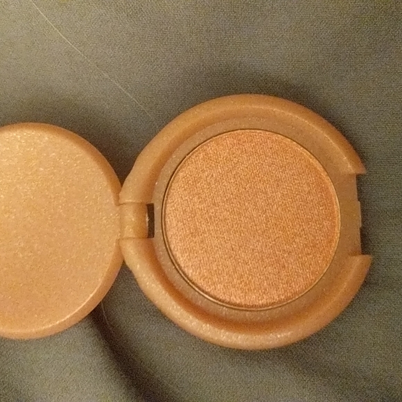 NWT Eyeshadow - Picture 2 of 3
